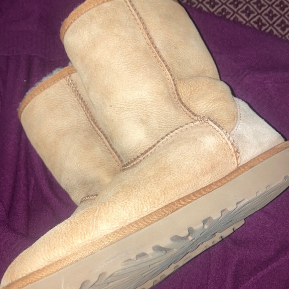 Ugg’s authentic vet nice un - Picture 7 of 10